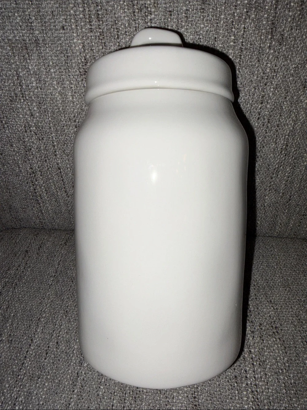 Rae Dunn cluck. HTF farm line canister